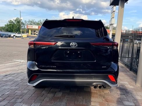 Used 2021 Toyota Highlander XSE FWD image 4
