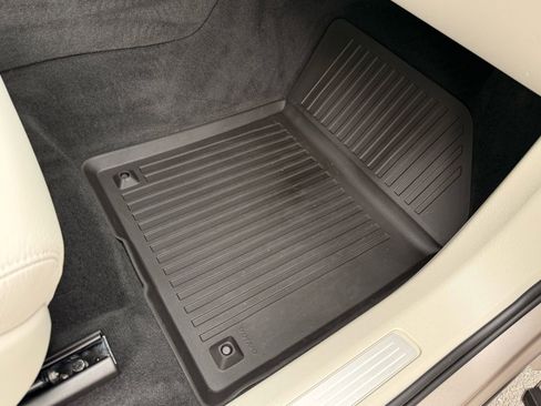 Used 2025 Volvo XC60 T8 Plus w/ Protection Package Premier image 23