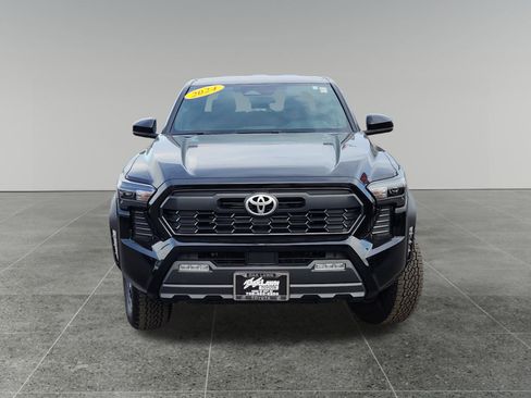 Used 2024 Toyota Tacoma TRD Off-Road image 2