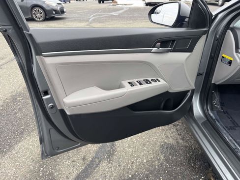 Used 2018 Hyundai Elantra SE image 16