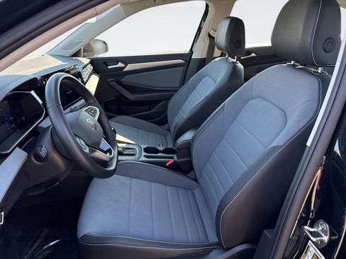 Used 2025 Volkswagen Jetta SE FWD image 13