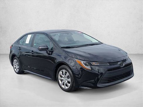 Certified 2025 Toyota Corolla LE image 3