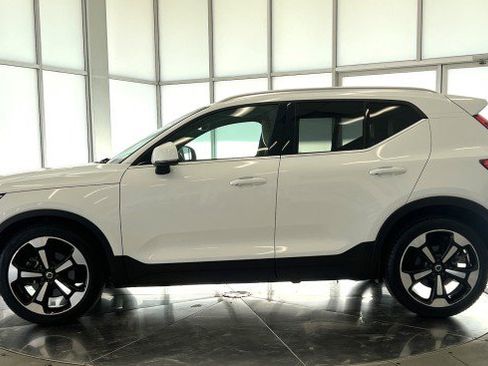 Used 2019 Volvo XC40 T5 Inscription image 4