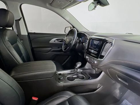 Used 2021 Chevrolet Traverse LT image 10