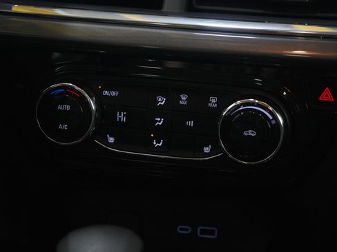 Used 2024 Chevrolet Trax ACTIV w/ Sunroof Package image 18