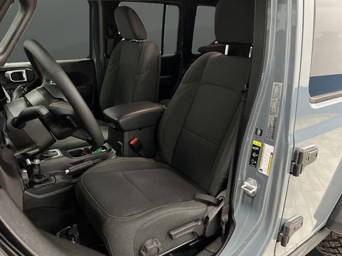 Used 2024 Jeep Wrangler Unlimited Sport AWD/4WD image 4