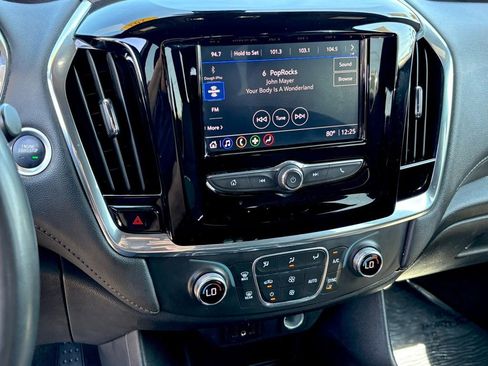 Used 2023 Chevrolet Traverse LT image 17