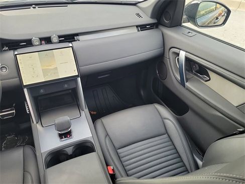 Used 2025 Land Rover Discovery Sport Dynamic SE image 16