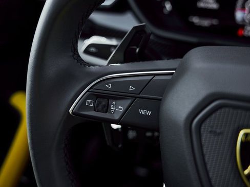 Used 2021 Lamborghini Urus AWD/4WD image 55