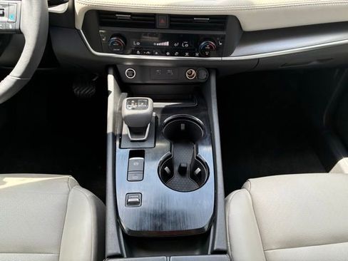 Certified 2023 Nissan Rogue SV FWD image 14