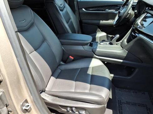 Certified 2022 Cadillac XT6 Premium Luxury w/ Technology Package AWD/4WD image 23