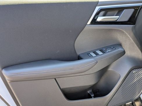 New 2026 Mitsubishi Outlander ES image 14