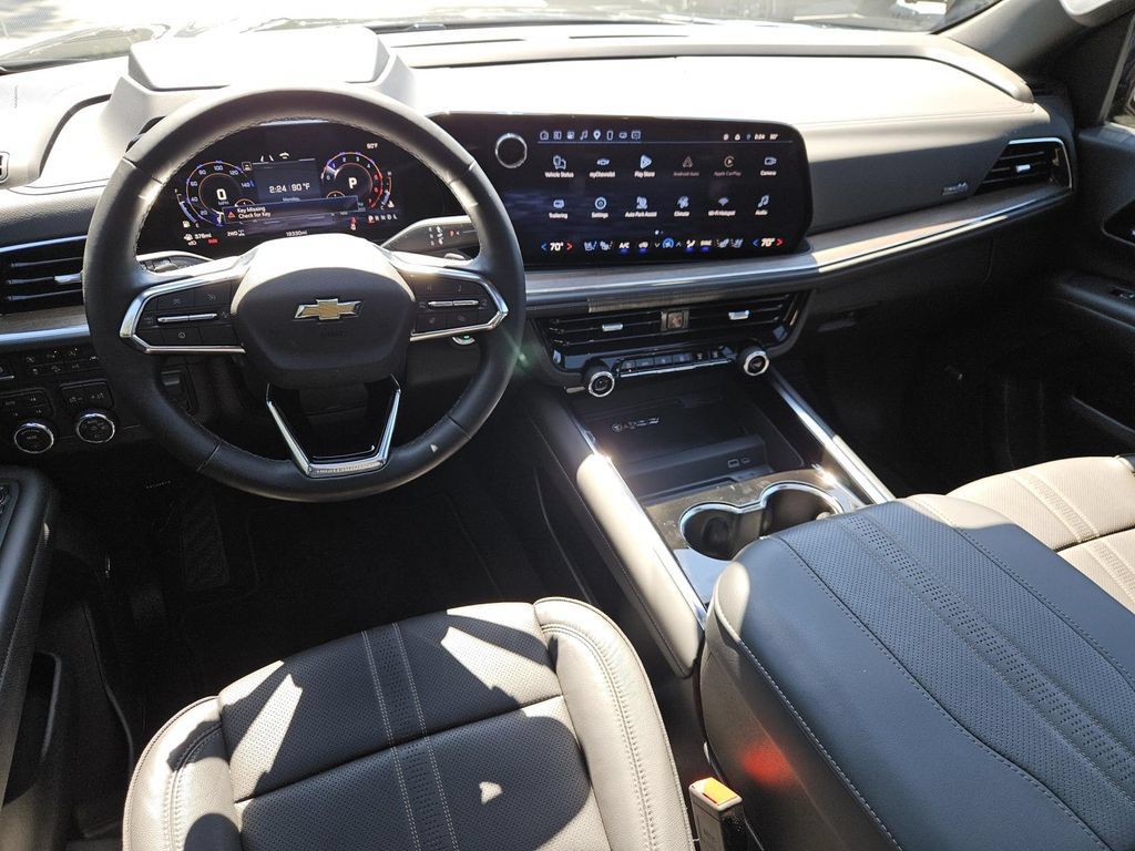 Used 2025 Chevrolet Tahoe High Country AWD/4WD image 14