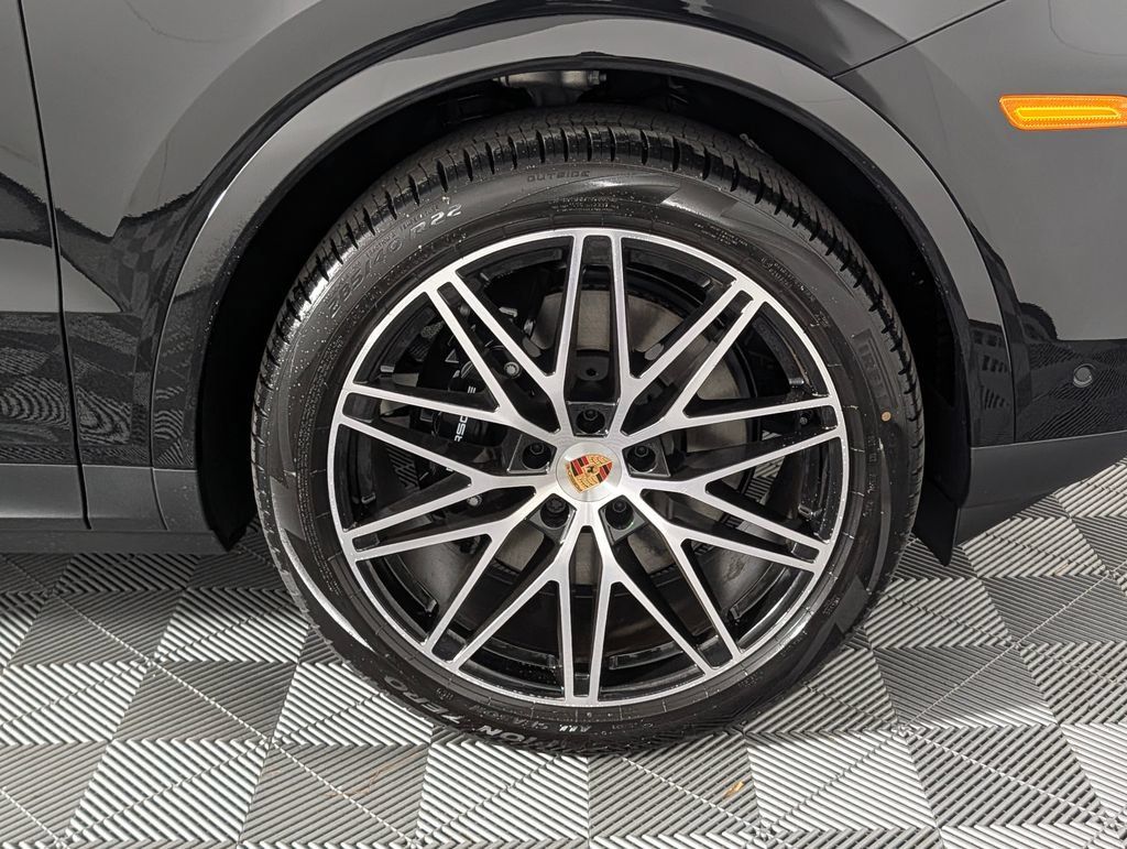 New 2026 Porsche Cayenne Coupe AWD/4WD image 14