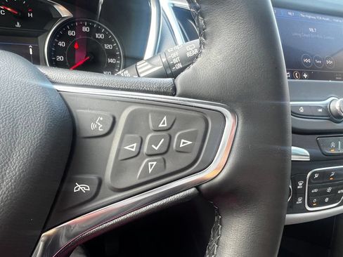 Used 2024 Chevrolet Equinox LT FWD image 8