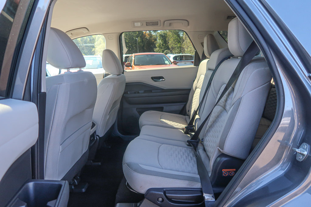 Used 2022 Nissan Pathfinder SV AWD/4WD image 23