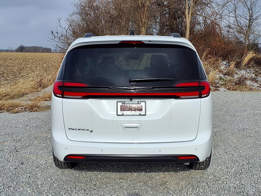 New 2026 Chrysler Pacifica Select w/ S Appearance Package FWD image 30