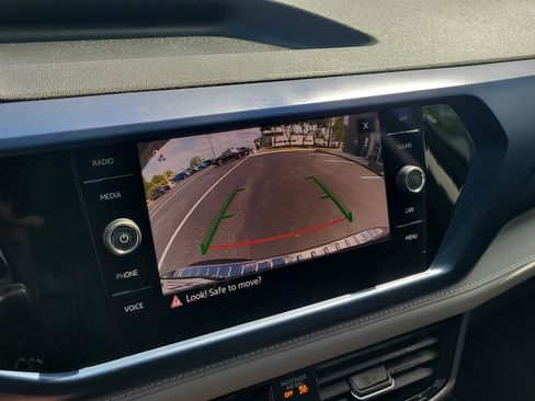 Used 2024 Volkswagen Taos SE image 21