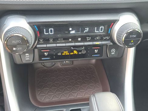 Used 2015 Toyota RAV4 XLE FWD image 31