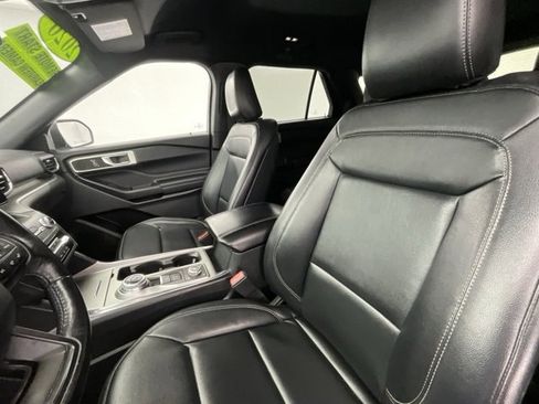 Used 2020 Ford Explorer XLT w/ Equipment Group 202A image 6