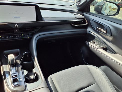 Used 2025 Toyota Crown Nightshade image 3