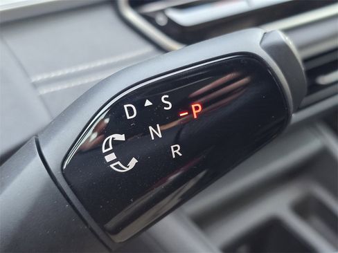 New 2026 Volkswagen Tiguan SE R-Line image 18