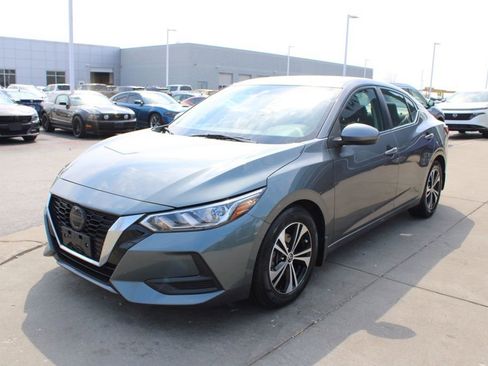 Used 2022 Nissan Sentra SV image 3