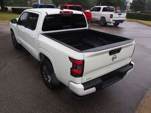 Used 2026 Nissan Frontier SV image 5