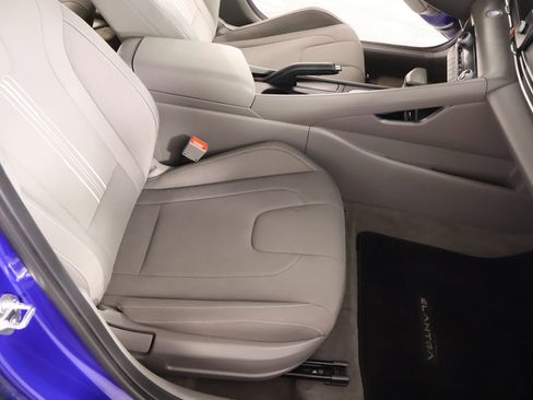Used 2025 Hyundai Elantra Sport image 12