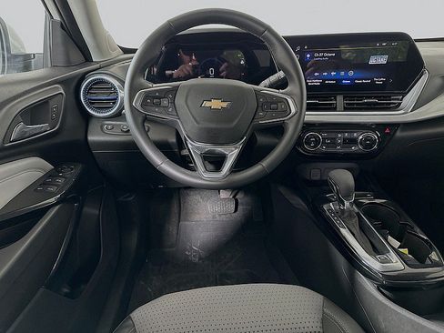 Used 2024 Chevrolet Trax LT w/ Driver Confidence Package FWD image 21