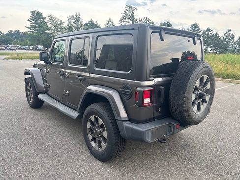 Used 2018 Jeep Wrangler Unlimited Sahara AWD/4WD image 5