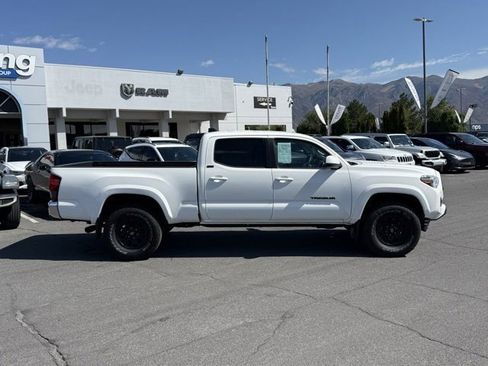 Used 2021 Toyota Tacoma SR5 w/ Blackout Package (TMS) image 5