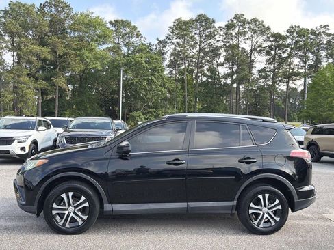 Used 2018 Toyota RAV4 LE AWD/4WD image 31