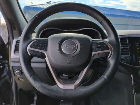 Used 2019 Jeep Grand Cherokee Altitude AWD/4WD image 21