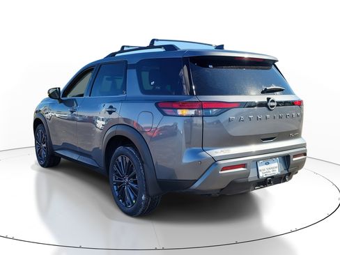 New 2026 Nissan Pathfinder SL image 3