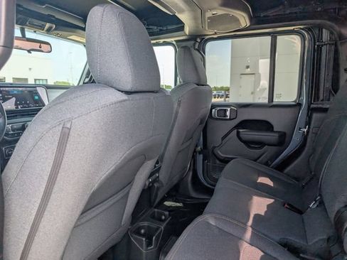 Used 2025 Jeep Gladiator Sport AWD/4WD image 25