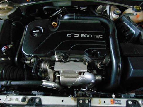 Used 2016 Chevrolet Malibu LT image 17