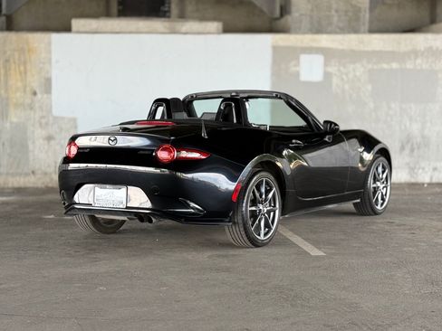 Used 2017 MAZDA MX-5 Miata Club RWD image 3