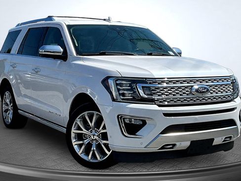 Used 2018 Ford Expedition Platinum AWD/4WD image 2