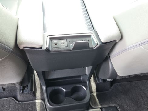Used 2025 Toyota Sienna XLE FWD image 14