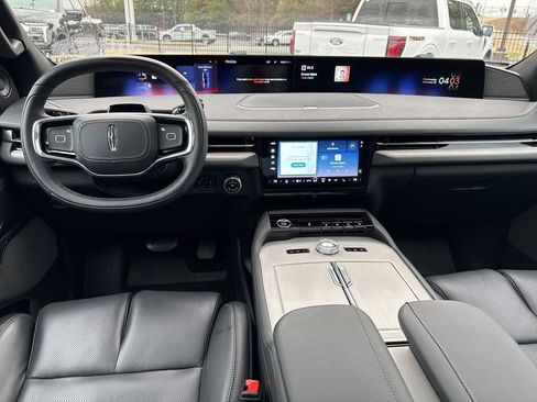 Used 2025 Lincoln Navigator L Reserve w/ Jet Appearance Package image 23