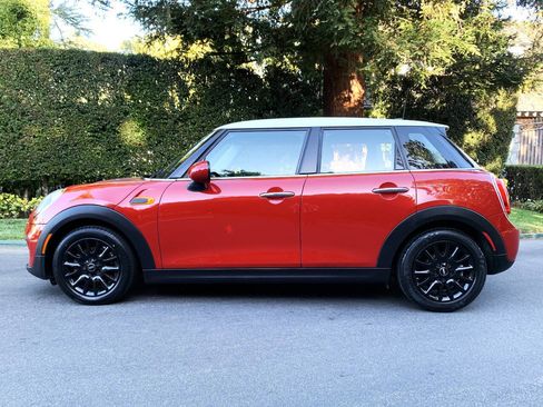 Used 2015 MINI Cooper 4-Door Hardtop image 4
