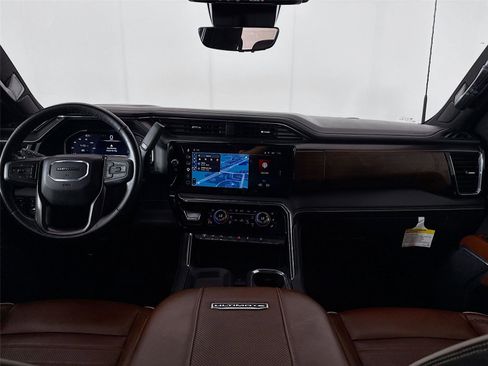 Used 2024 GMC Sierra 2500 Denali Ultimate AWD/4WD image 3