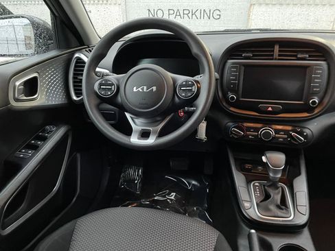 Used 2025 Kia Soul LX w/ LX Technology Package image 32
