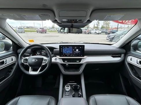 Used 2025 Ford Explorer Active w/ Active Comfort Package AWD/4WD image 12