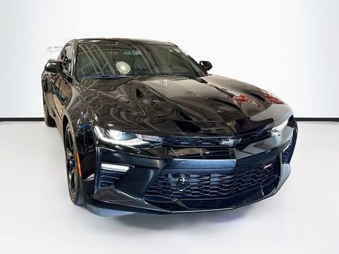 Used 2018 Chevrolet Camaro SS RWD image 3