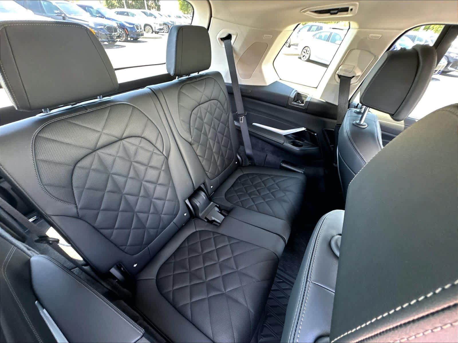 Used 2025 BMW X7 xDrive40i w/ Premium Package AWD/4WD image 29