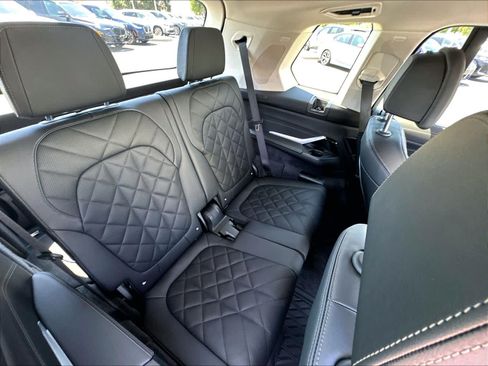 Used 2025 BMW X7 xDrive40i w/ Premium Package AWD/4WD image 29