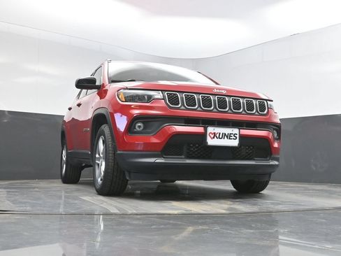 Used 2024 Jeep Compass Latitude AWD/4WD image 32