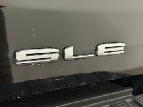 Certified 2022 GMC Sierra 1500 SLE image 16
